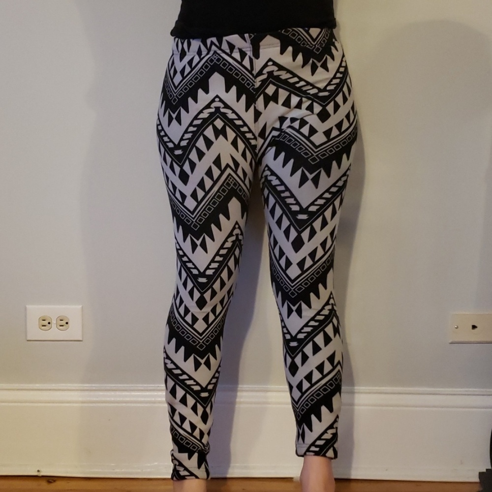 Fleece black and white leggings
